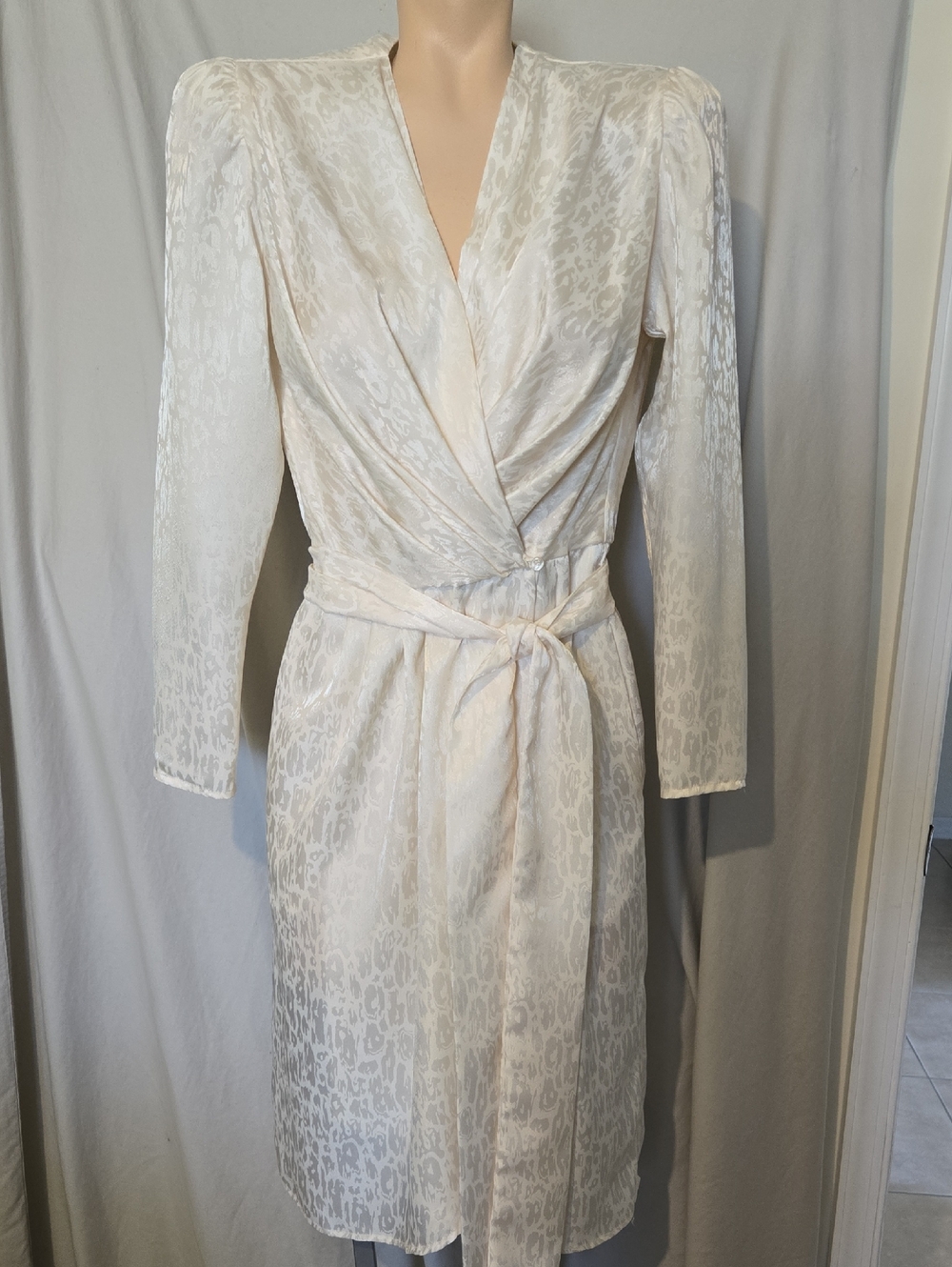 Vintage Ivory Wrap-Style Midi Dress with Subtle Animal Jacquard